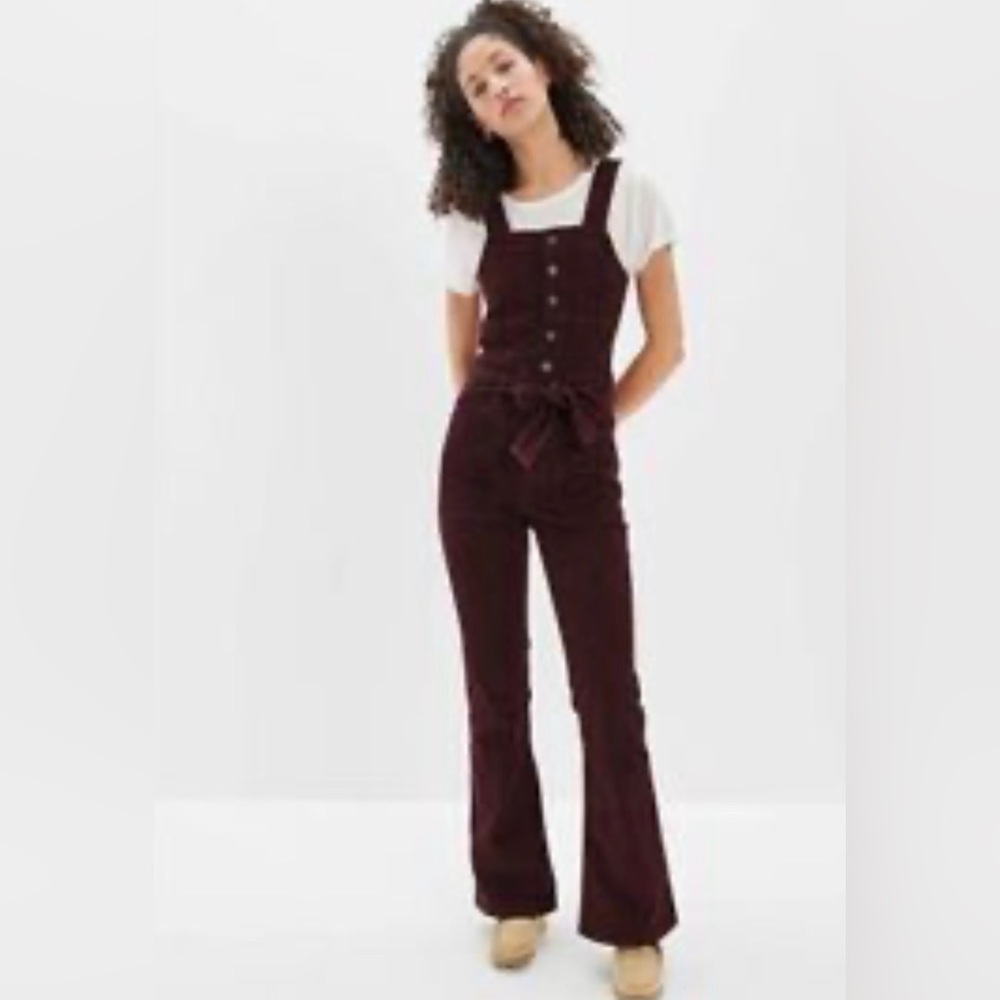 American Eagle Burgundy Merlot Ribbed Corduroy Kick Flare Overalls NWT Size 12S